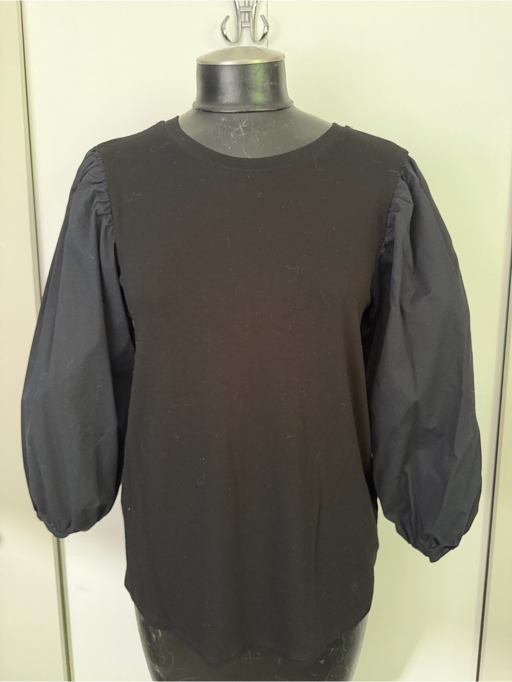 Women’s Black Puff-Sleeve Shirt